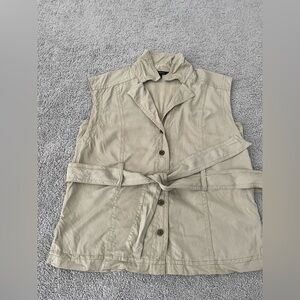 Banana Republic sleeveless button down shirt
